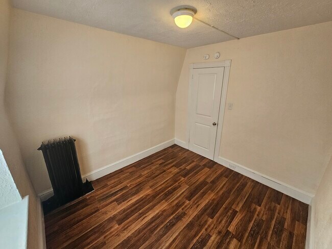 Building Photo - 132 W Douglass St