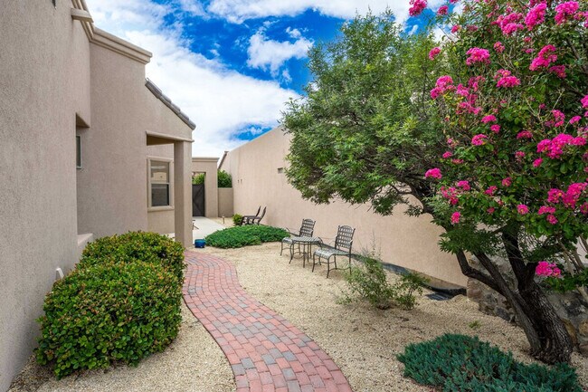 Building Photo - 2711 Sunrise Point Rd