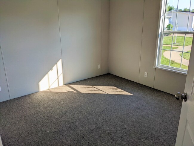 Building Photo - 3617 N Grand Ave E