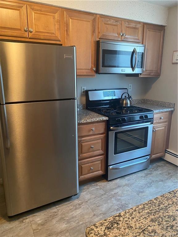 Building Photo - 190 Kings Hwy E