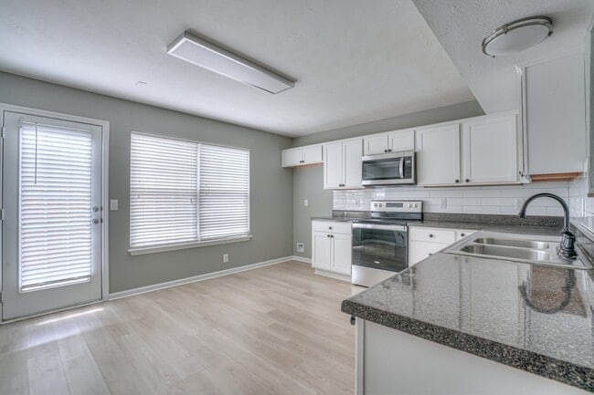 Building Photo - 415 Arapaho Dr