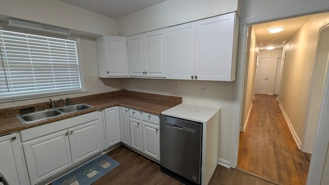 Building Photo - 800 N Briarcliff Rd