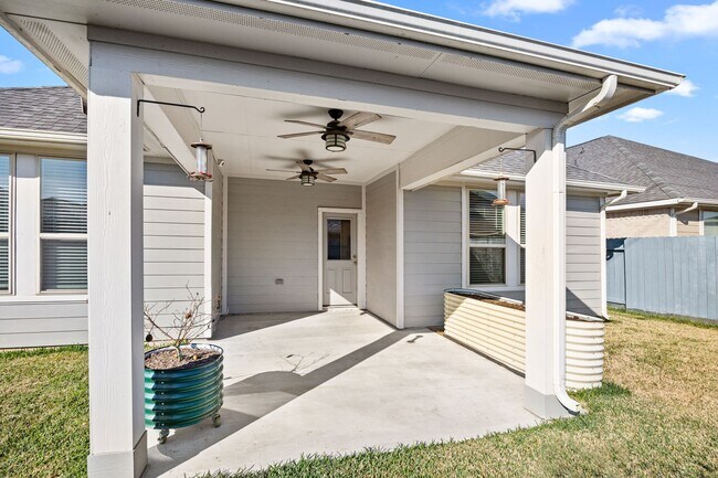 Building Photo - 8315 Divot Trce