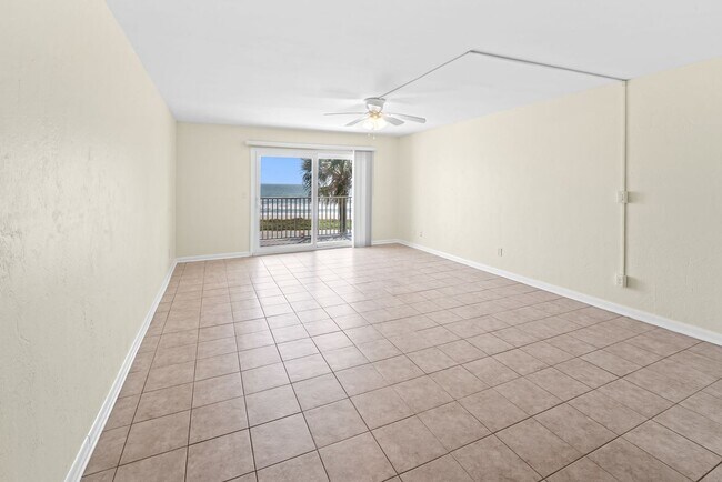 Building Photo - Oceanfront 2 Bedroom Condo with Stunning Views