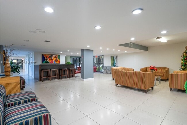 Building Photo - 13953 Kendale Lakes Cir