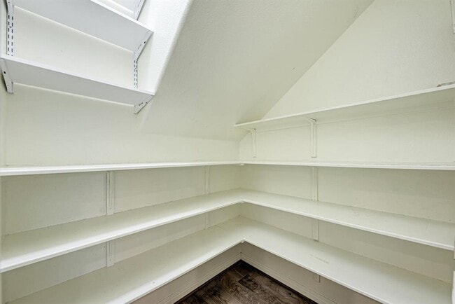 Building Photo - 146 Rock Cliff Ct