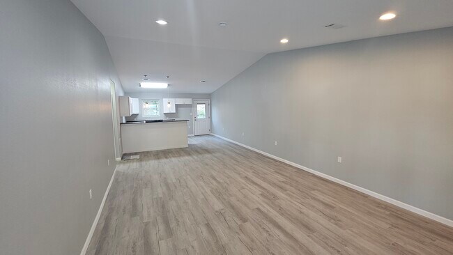 Building Photo - 211B White Eagle