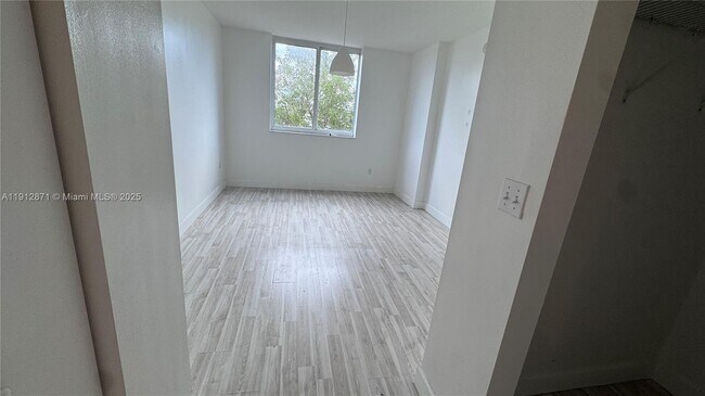 Building Photo - 18800 NE 29th Ave