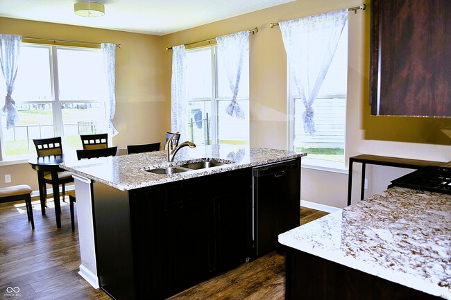 Building Photo - 2327 Creekland Dr