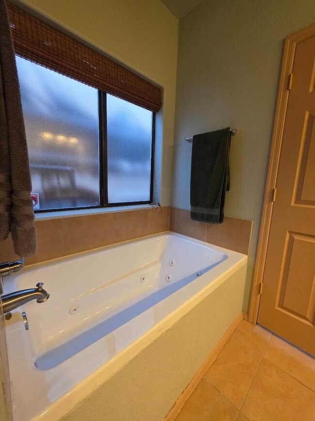 Building Photo - 14324 E 50th Dr