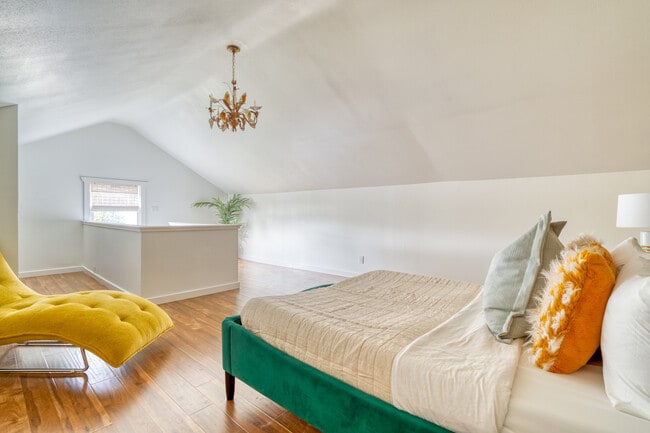 Building Photo - 2215 SE Powell Blvd