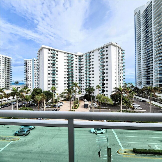 Building Photo - 3000 S Ocean Dr