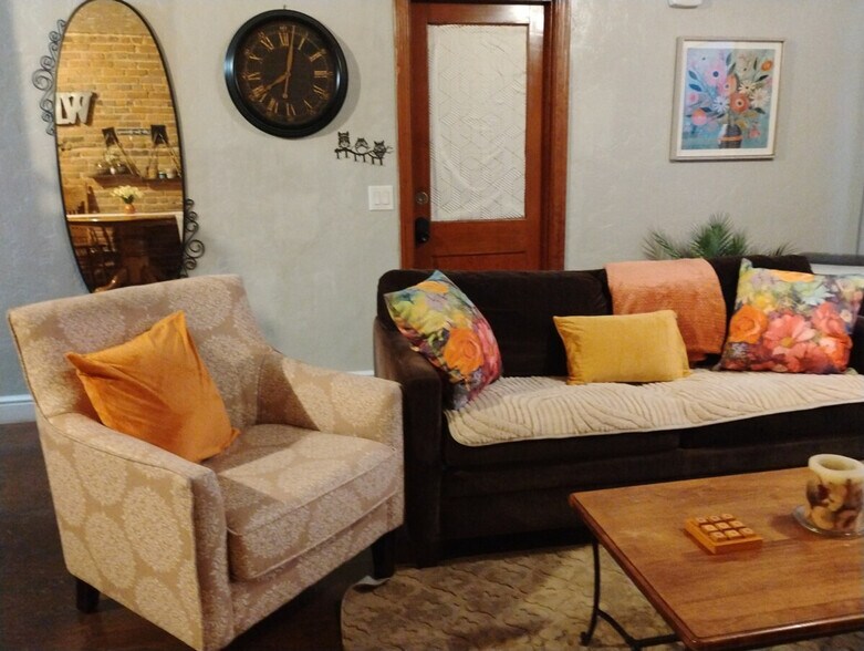 Building Photo - 22 W Main St