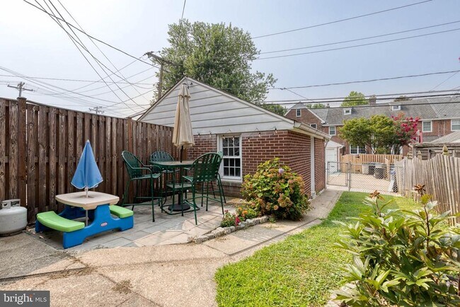 Building Photo - 417 Regester Ave