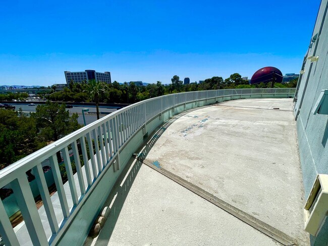 Building Photo - Highrise with view of Sphere