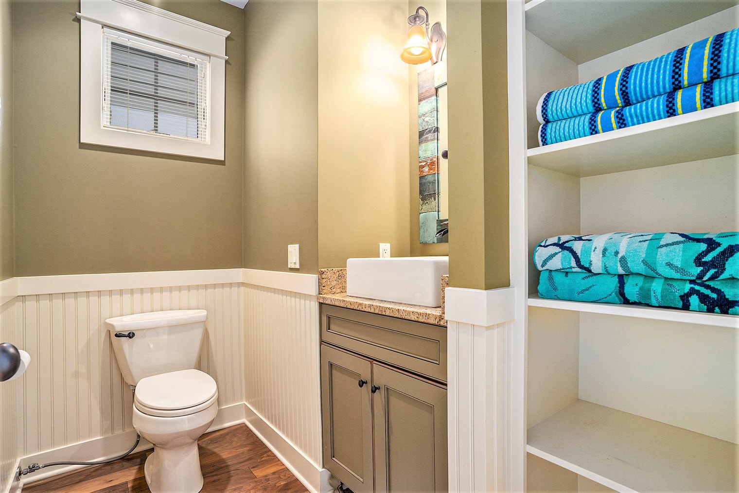 Building Photo - 807 Lake St