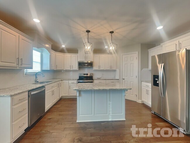 Building Photo - 424 Mya Marie Dr