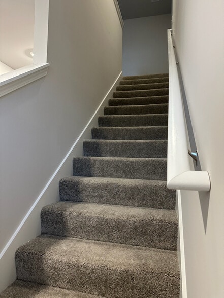 Building Photo - 39 River Rock St