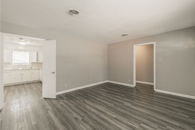 Building Photo - 7513 Maple Dr
