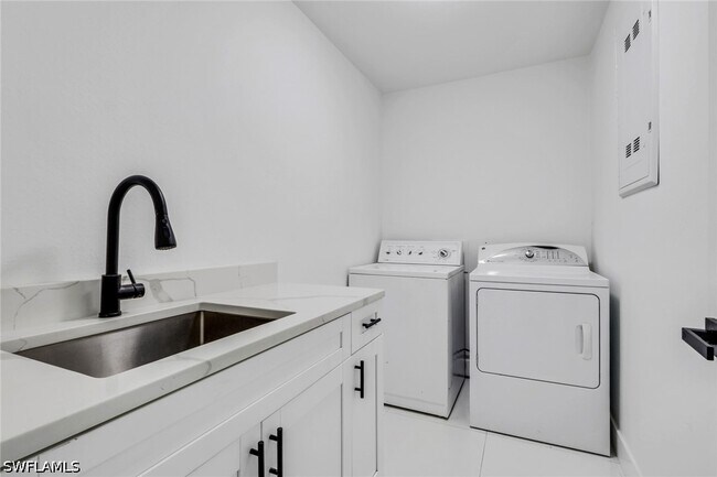Building Photo - 3820 7th St SW