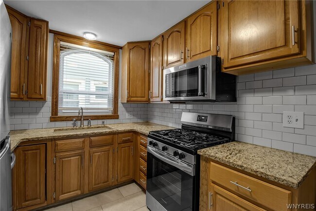 Building Photo - 800 Amherst St