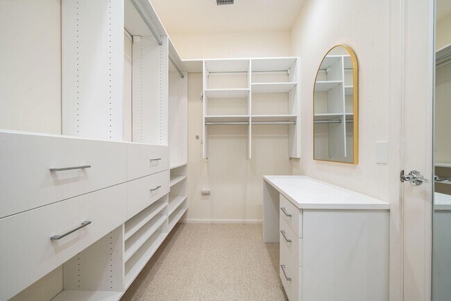 Building Photo - 51234 Longmeadow St