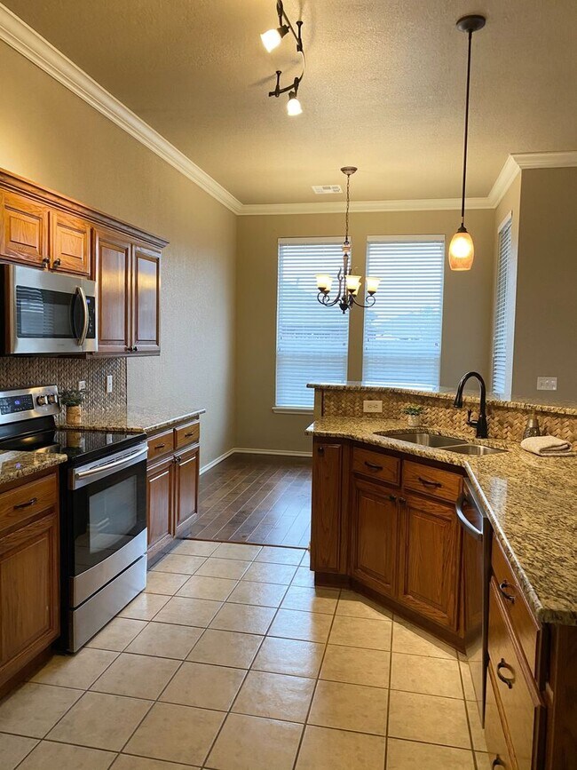 Building Photo - Great Family Home in the Heatherwood Addit...
