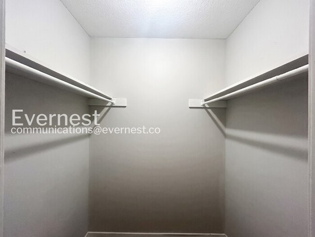 Building Photo - 5859 Shannon Dr