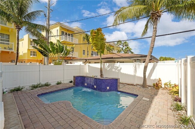 Building Photo - 4339 Bougainvilla Dr