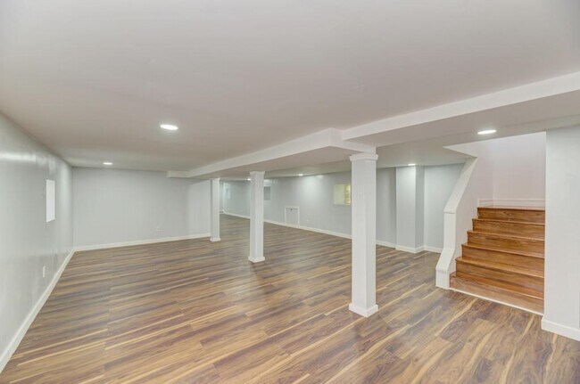 Building Photo - 1400 N 22nd Ave