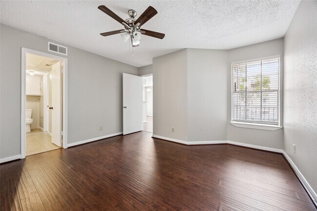 Building Photo - 2750 Holly Hall St
