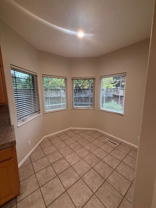 Building Photo - Single level 3 bedroom 2 bathroom Rincon V...