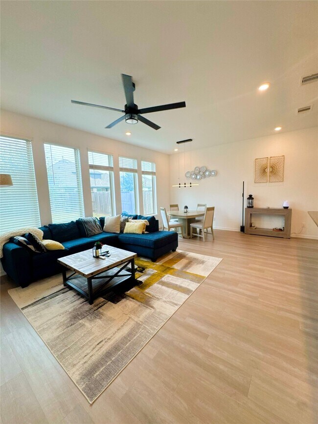 Building Photo - 4015 Champlain Wy