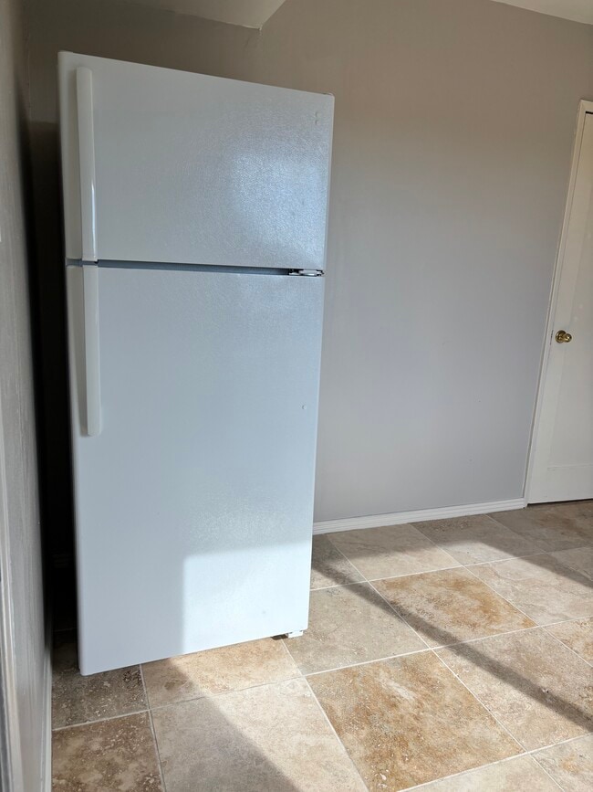 Building Photo - 6742 Snowdon Ave