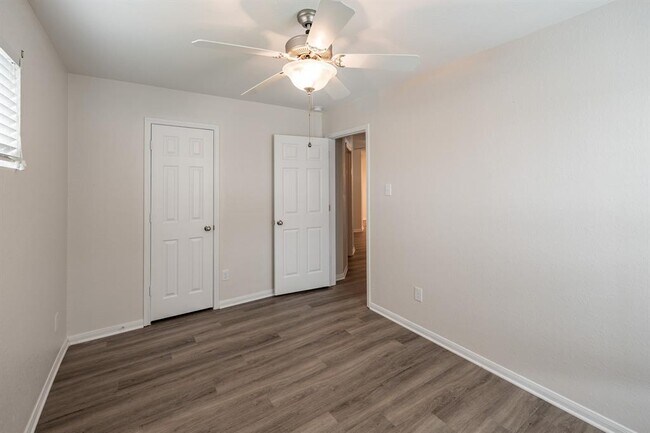 Building Photo - 9917 Kingfisher Dr