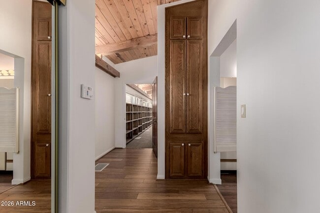 Building Photo - 6140 E Peak View Rd