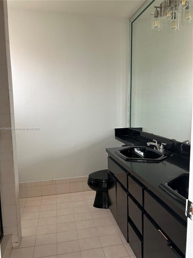 Building Photo - 955 SW 87th Ct