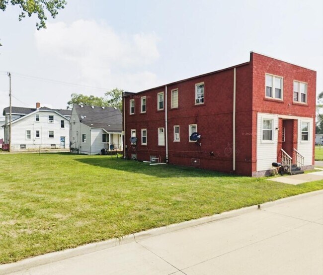 Building Photo - 292 Mill St