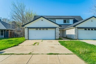 Building Photo - Sable Ln Duplex