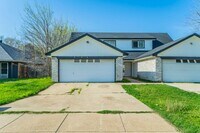 Building Photo - Sable Ln Duplex