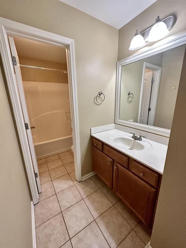 Building Photo - 224 Calli Ct