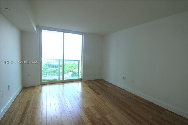 Building Photo - 2101 Brickell Ave