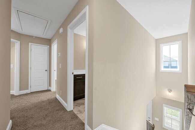 Building Photo - Luxury Meets Comfort: 5-Bed Beauty with Ch...