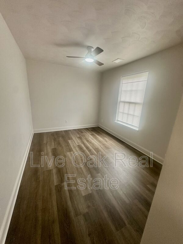 Building Photo - 1606 Parks Ave