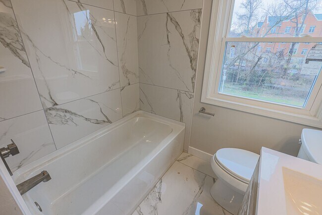 Building Photo - 3 BR 1-1/2 Baths MUST SEE- ACCEPTING HOSUING VOUCHERS!