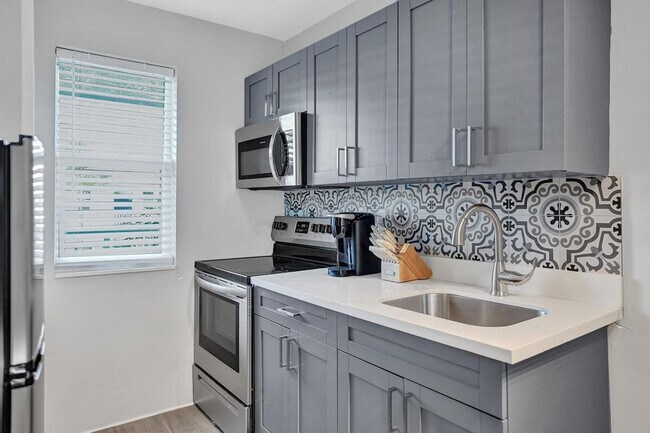 Building Photo - 50 Davie Blvd