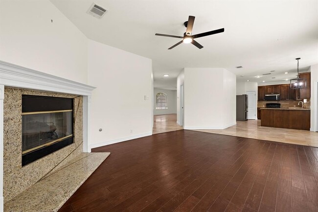 Building Photo - 1221 Boerne Dr