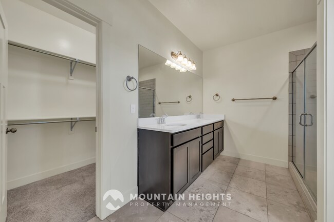 Building Photo - 607 Sawback Ln