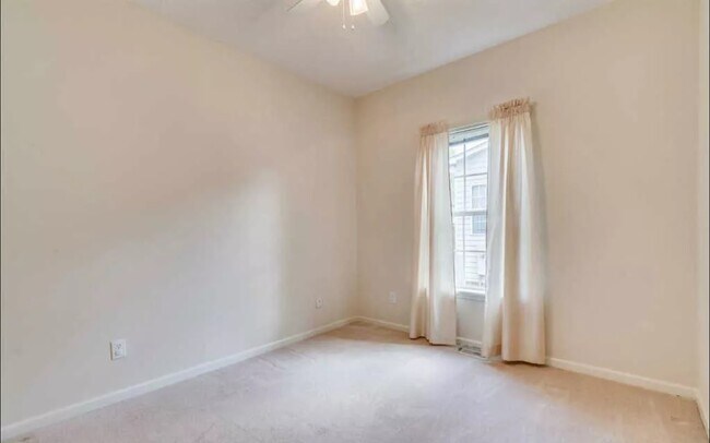 Building Photo - 5908 Solitude Way