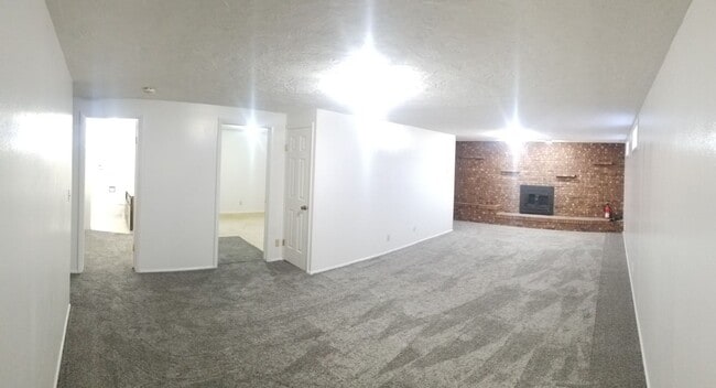 Building Photo - 4 Bed, 3 Bath HOME in Rexburg